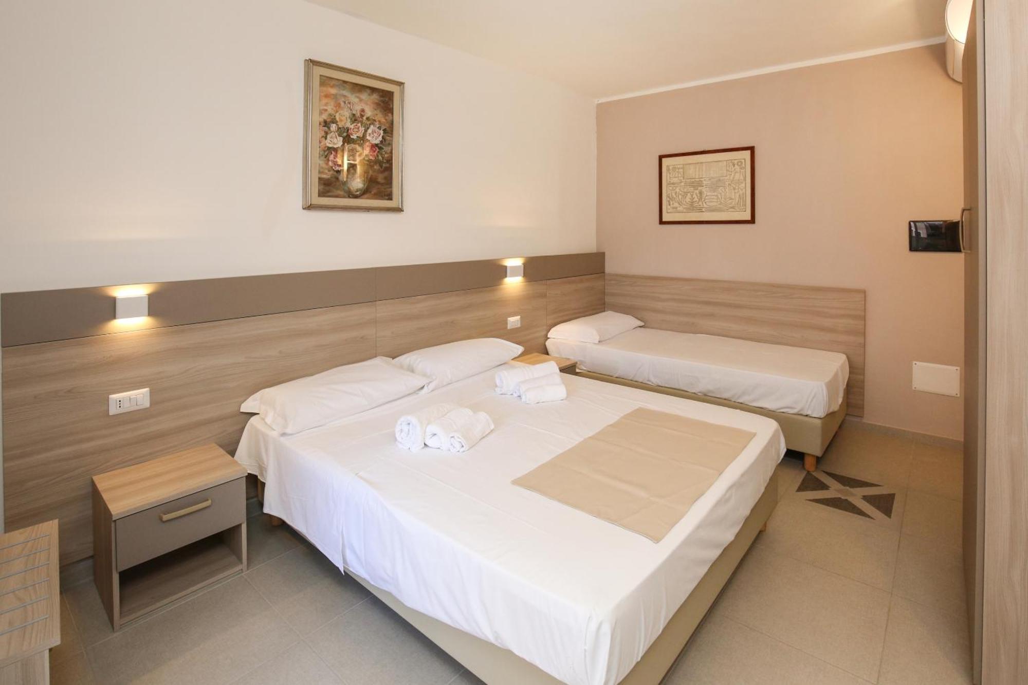 The Square Castelsardo Hotel ภายนอก รูปภาพ