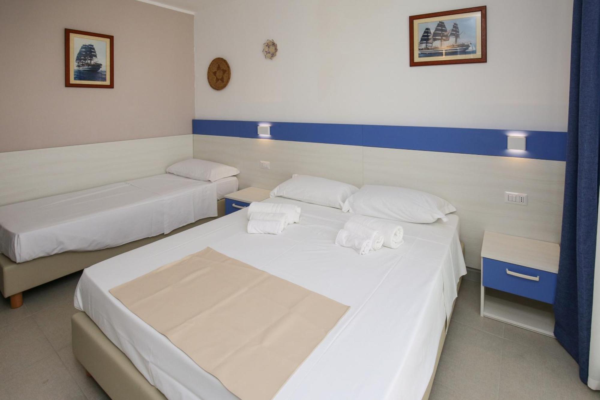 The Square Castelsardo Hotel ภายนอก รูปภาพ