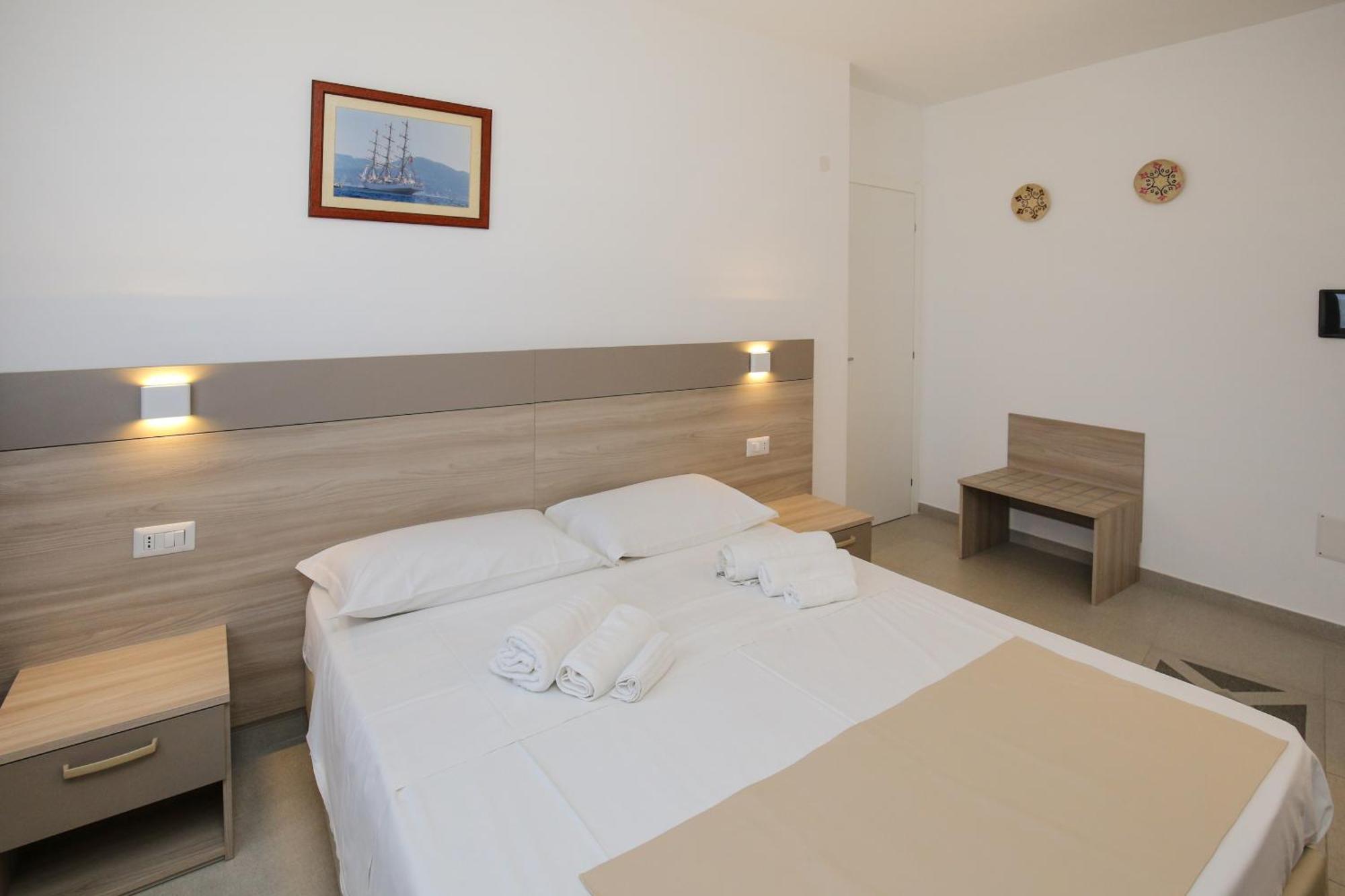 The Square Castelsardo Hotel ภายนอก รูปภาพ