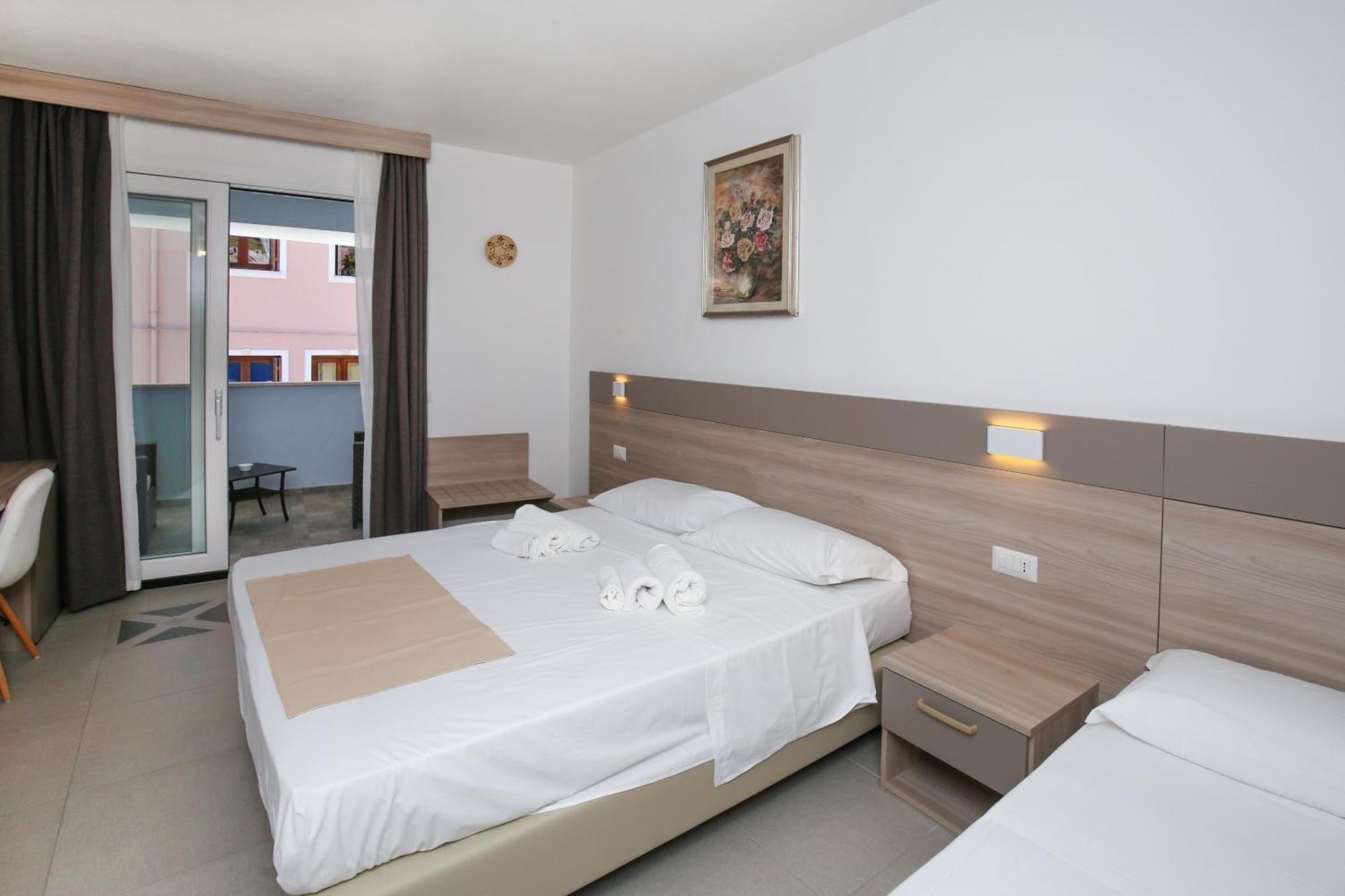 The Square Castelsardo Hotel ภายนอก รูปภาพ