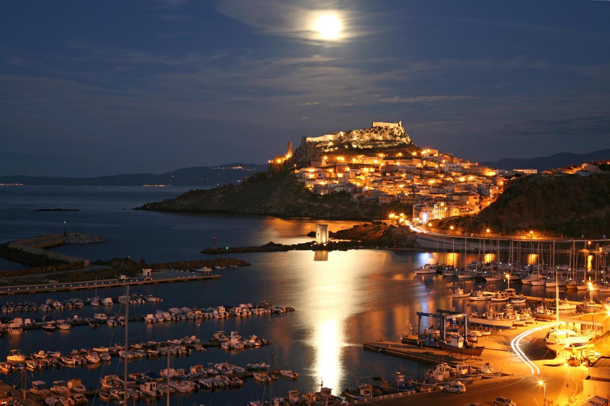 The Square Castelsardo Hotel ภายนอก รูปภาพ